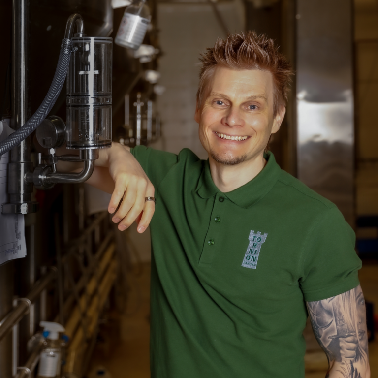 kaj-kostiander-panimomestarilla-on-hymy-herkassa